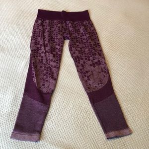 NUX eggplant pattern leggings with mesh design